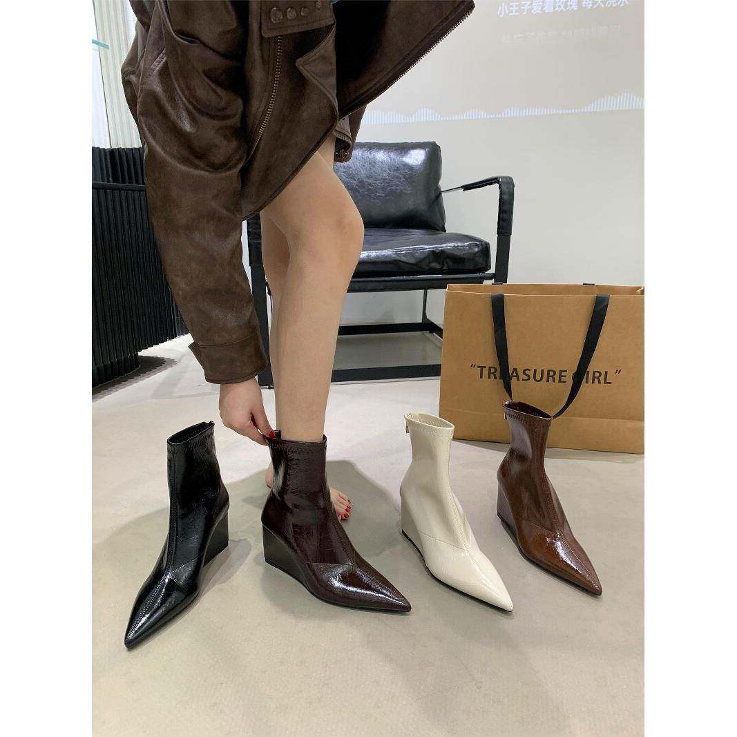 潮牌2025秋冬季新款增高白色短靴女鞋尖头坡跟靴高跟瘦腿名媛靴子