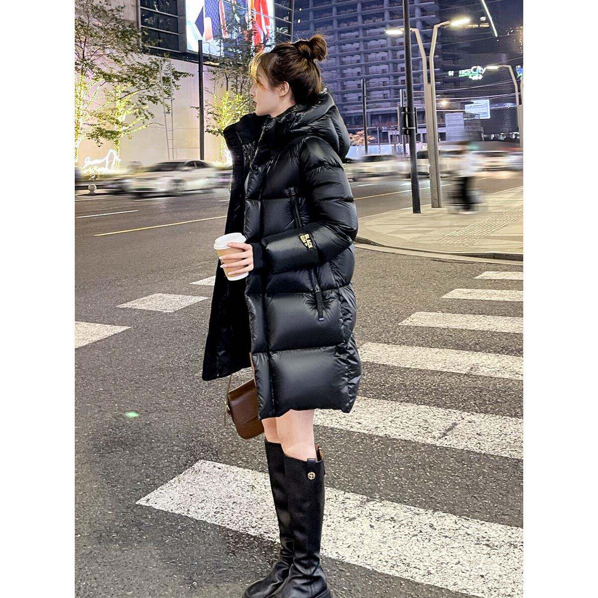 金标黑色亮面羽绒服女冬季修身显瘦中长款连帽加厚休闲白鸭绒外套