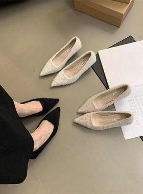 香港外穿毛毛鞋尖头高跟鞋女细跟2025冬季新款加绒设计感小众单鞋