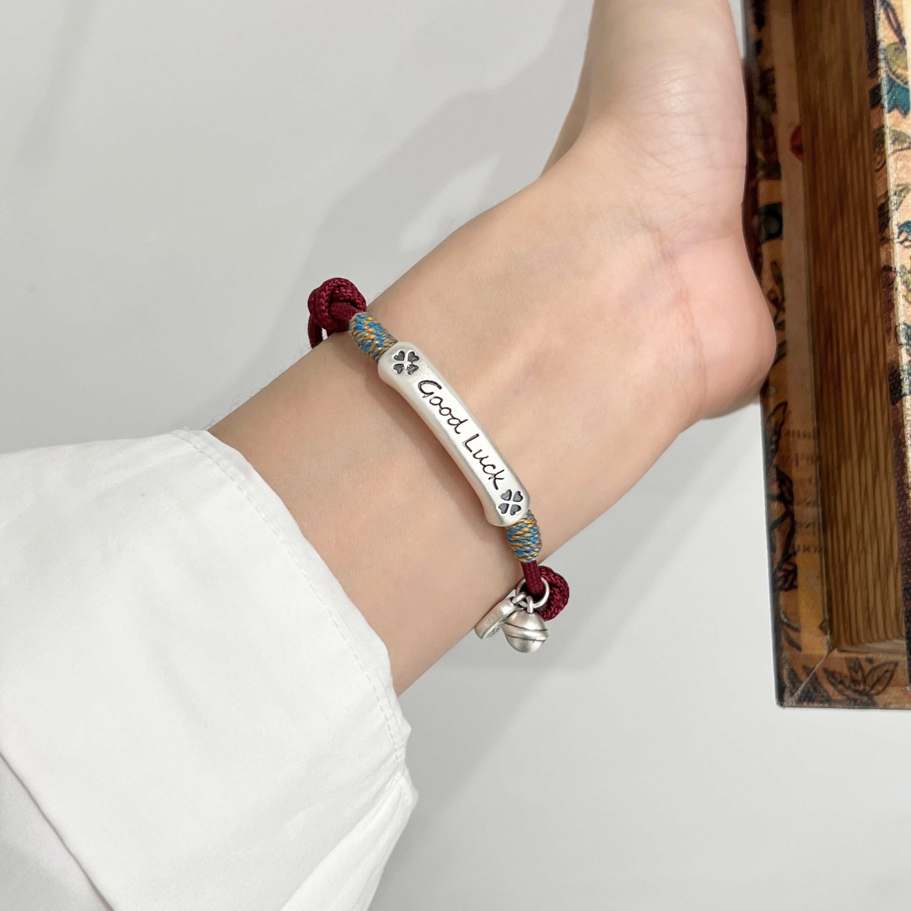 《好运红绳》ins设计师款节节高升幸运红绳手链纯银男女情侣手链