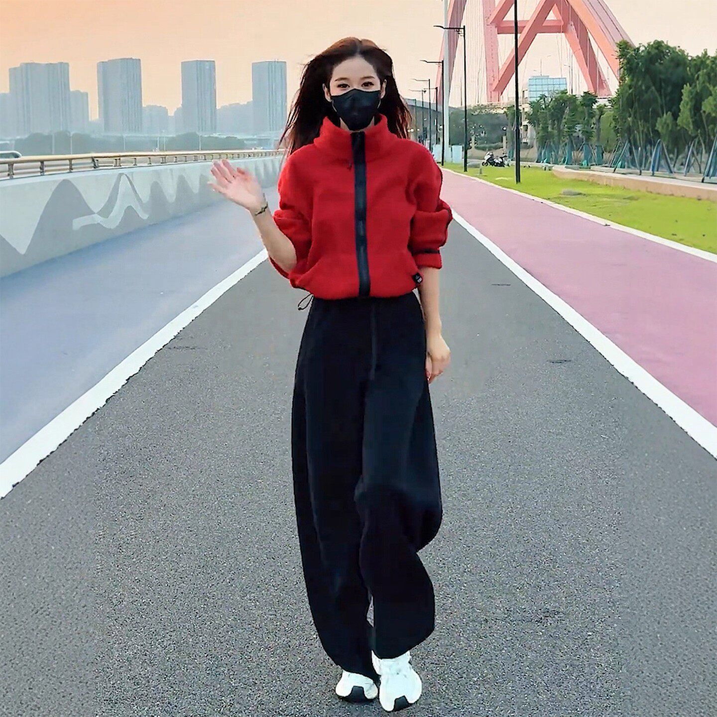 巨好看的一整套休闲运动套装女秋冬减龄红色加绒卫衣阔腿裤两件套