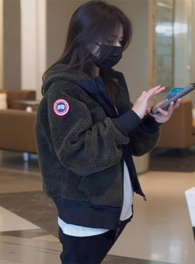 高级感连帽羊羔绒外套女秋冬新款宽松显瘦加绒加厚保暖颗粒绒卫衣