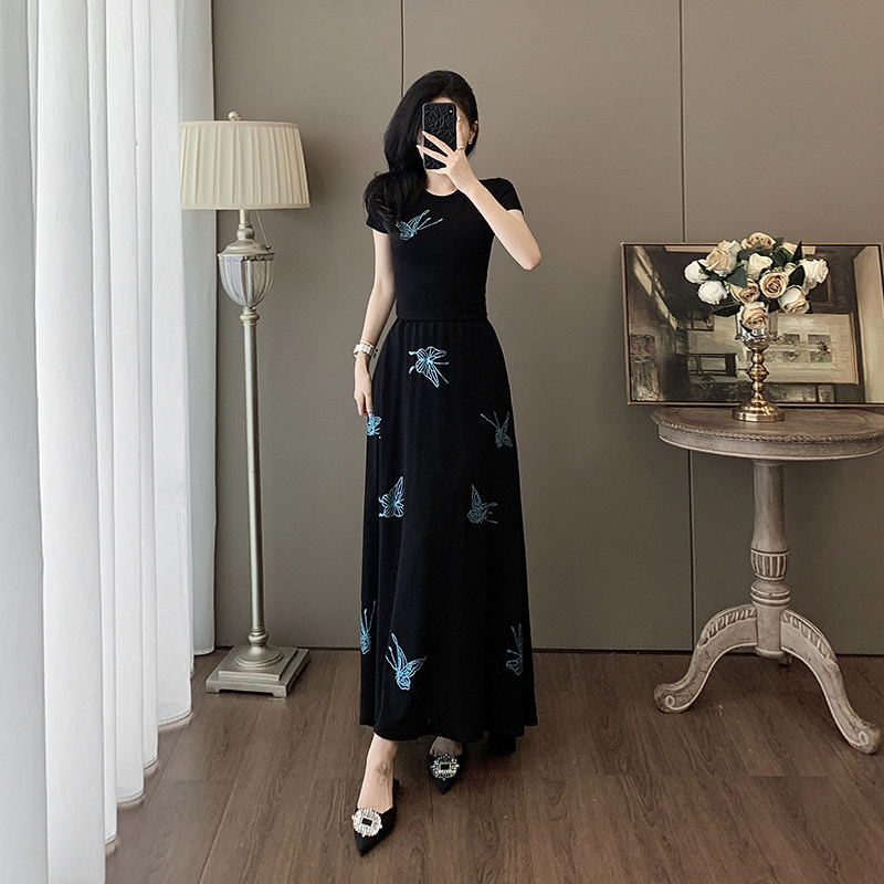 轻熟小众不撞款套装裙女夏季时尚显瘦蝴蝶印花上衣半身长裙两件套