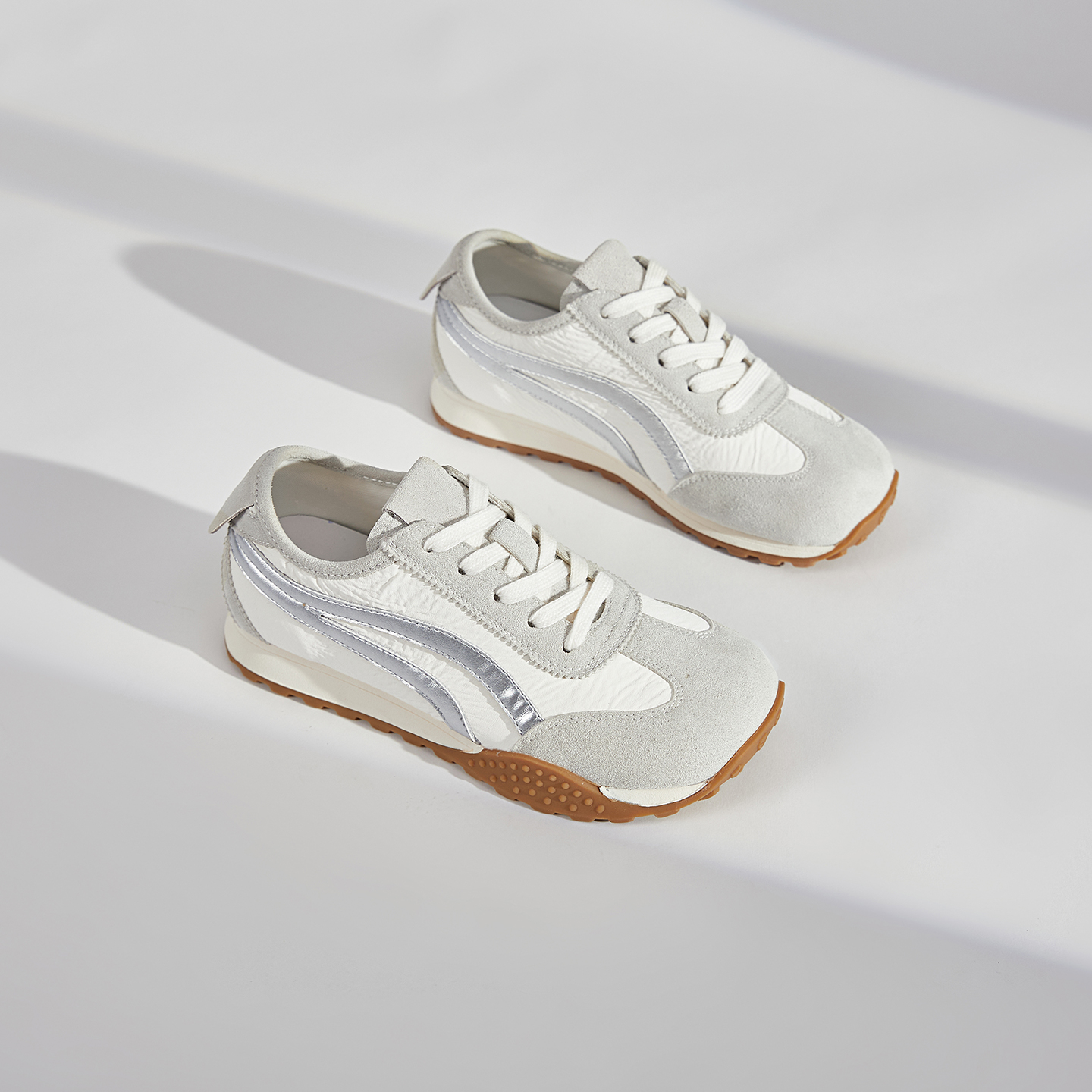 2025秋季新款厚底老爹鞋女百搭网面透气增高水晶底气垫休闲运动鞋