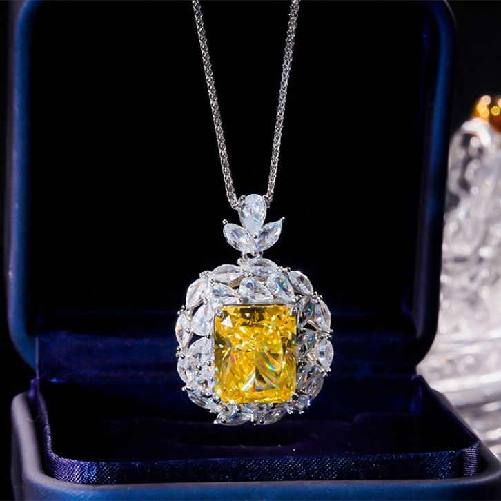 AU750纯18K白金进口莫桑石黄钻项链镶嵌超闪大钻6克拉吊坠锁骨链