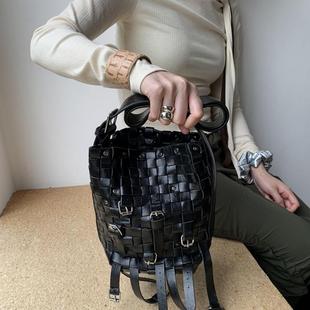 Lonslan BAG秋冬高级感编织皮带扣重工单肩斜挎包流苏水桶包