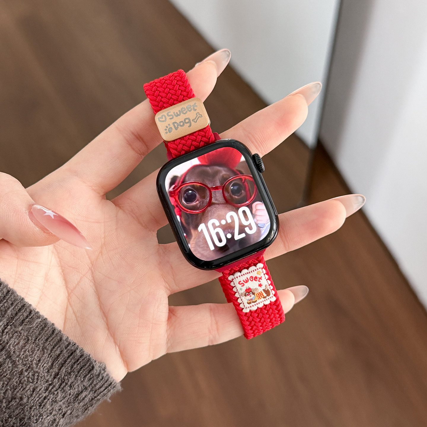 适用applewatchS11尼龙编织表带S10腊肠狗iwatchs9/8/7磁吸扣s6印花s5/se透气ultra3代新年红色苹果手表腕带