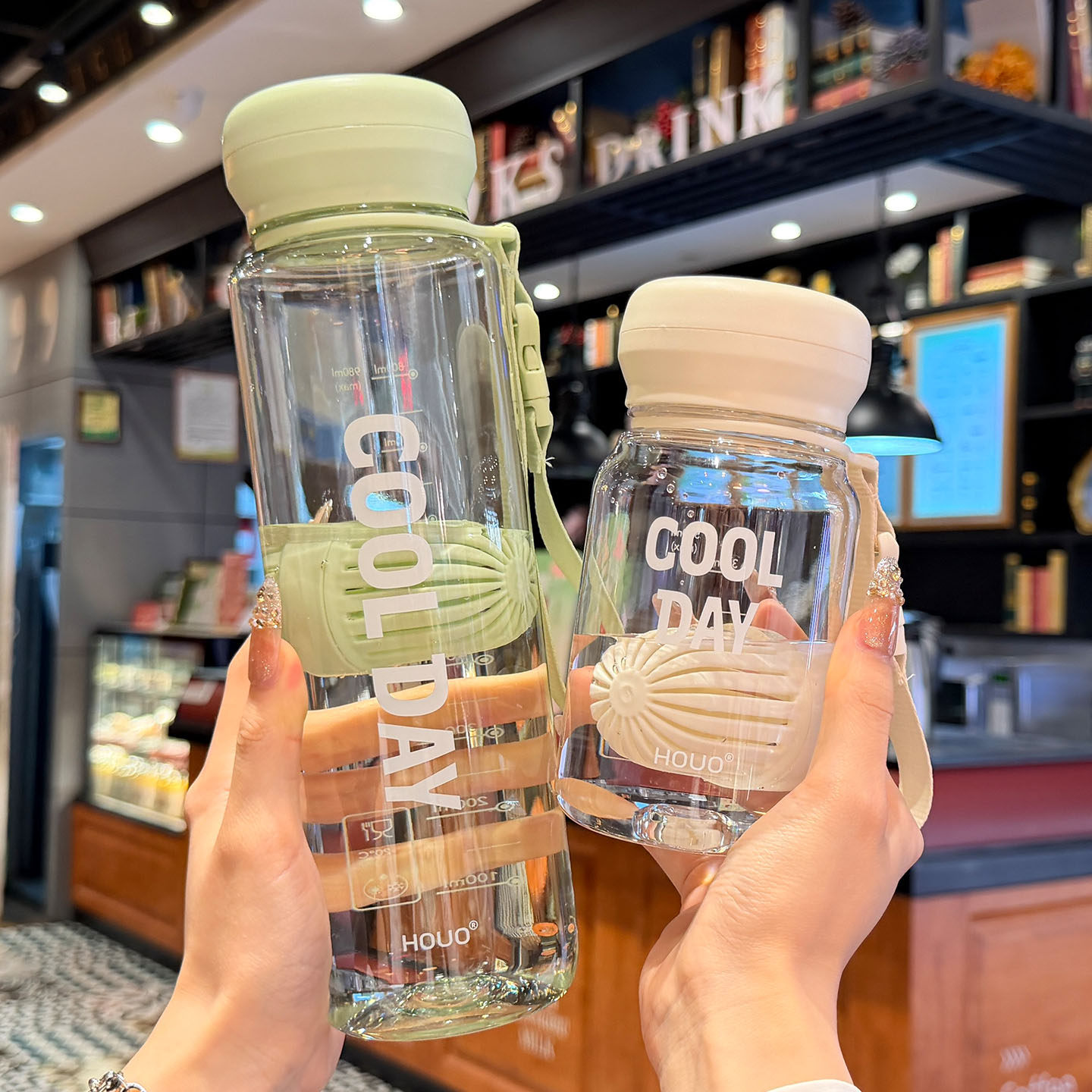 简约水杯大容量带茶隔塑料防摔学生刻度杯耐高温运动便携随手杯子