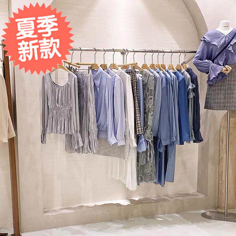 服装店不锈钢上墙架韩版新品壁挂展示架轻奢正l侧挂衣架门店挂衣