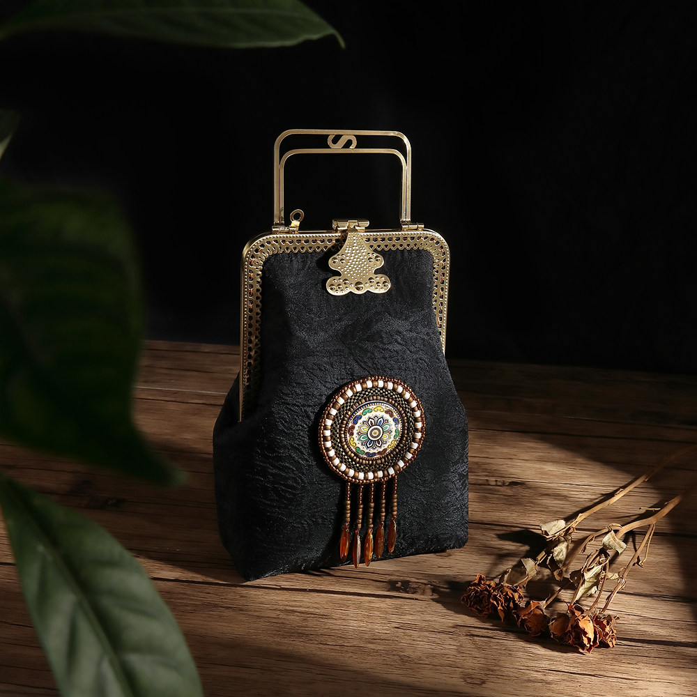 手工定做刺绣民族风旗袍包包钉珠黑色蔷薇凹凸肌理手提口金包