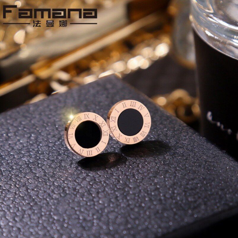 云尚饰品法曼娜2021新款韩版时尚罗马圈圆牌扁蛇骨钛钢项链女