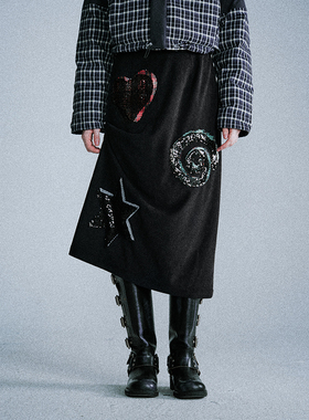 Lapaki Paka 不规则下摆黑色细腻灯芯绒贴布包臀中长半身裙