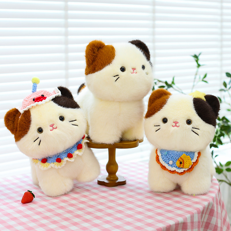 可爱抱围巾女生三花公仔睡