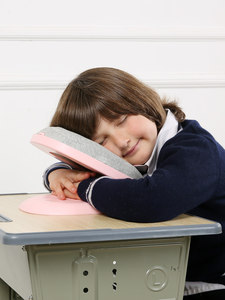 办公室午睡神器透气不压手趴睡枕夏季高中小学生午休枕儿童趴趴枕