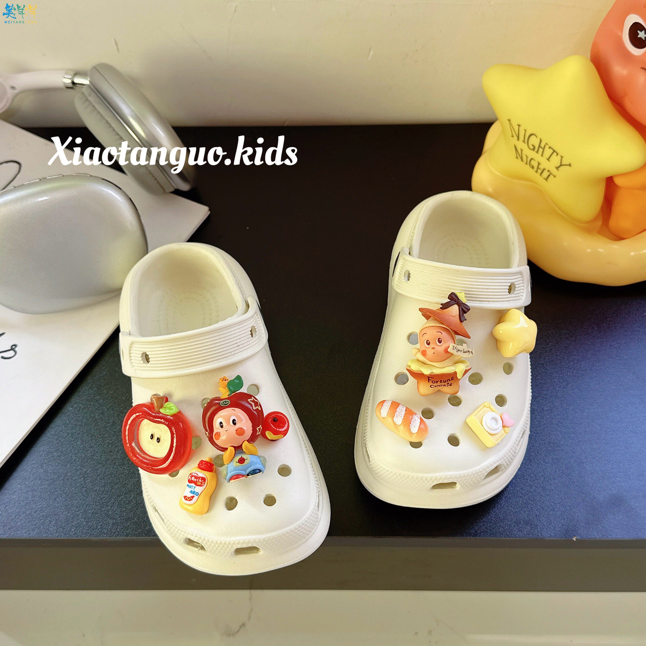 女孩夏天白色拖鞋厚底增高2026新款儿童舒适洞洞鞋外穿防滑防臭夏