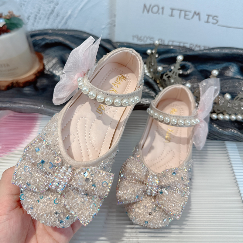 女童皮鞋2026新款小女孩洋气公主鞋春秋珍珠水钻儿童软底宝宝单鞋