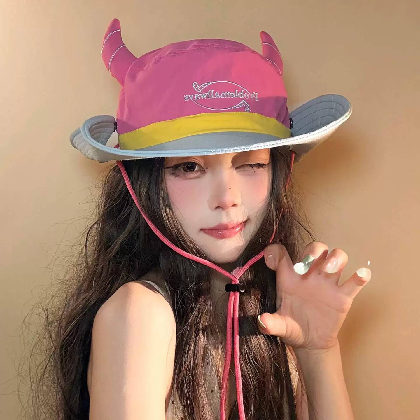 奶油饼干可爱粉色小恶魔角渔夫帽女夏季户外遮阳防晒帽抽绳潮帽子