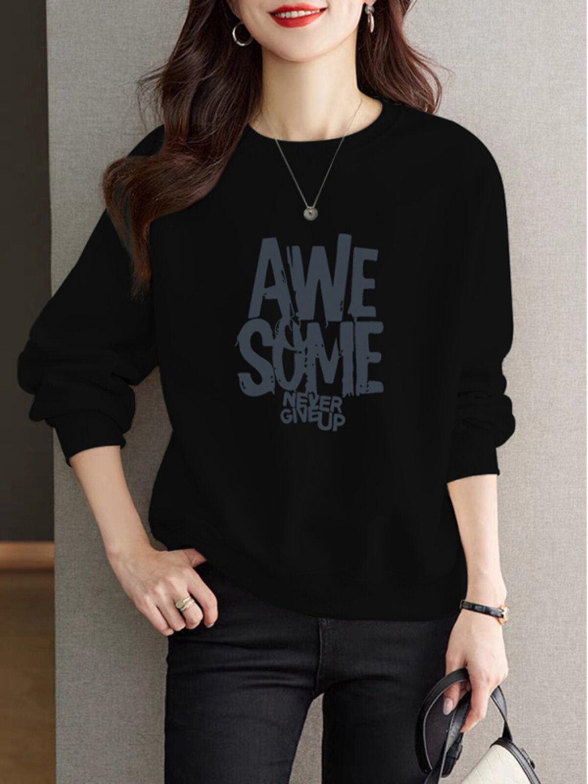 New 2025 autumn and winter stylish, loose, slimming, fleece-lined, thickened hoodie for women, niche round neck pullover top