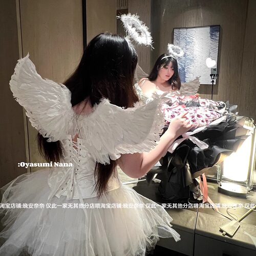 甜美蕾丝宫廷胸衣显瘦