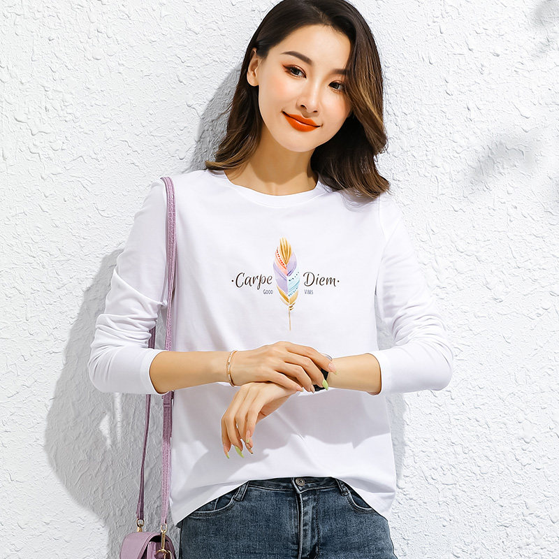 精品长袖T恤女秋纯棉2021新款流行羽毛印花通勤OL风气质柔软体恤