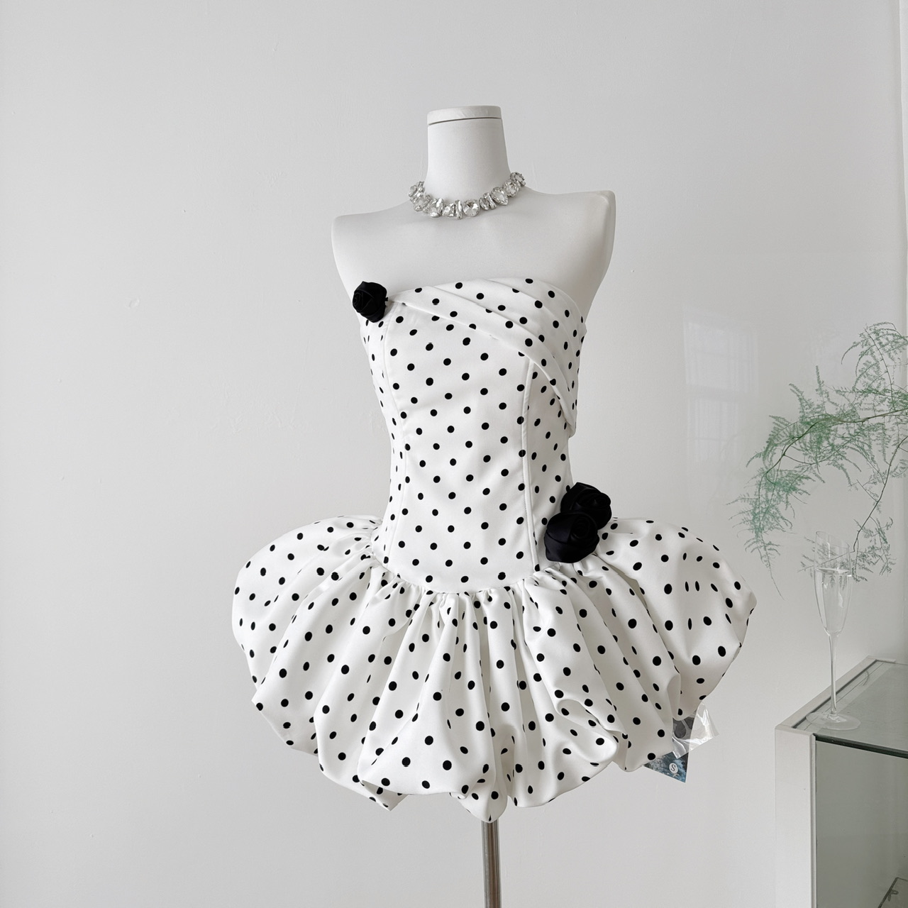 Swee日系绝美成人礼派对修身绑带波点鱼骨抹胸蓬蓬连衣裙配短裤女