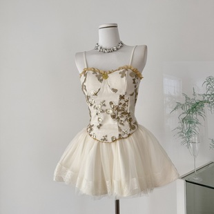 Sweet草莓辣妹穿搭套装 女2025早秋鱼骨吊带抹胸上衣半身裙两件套