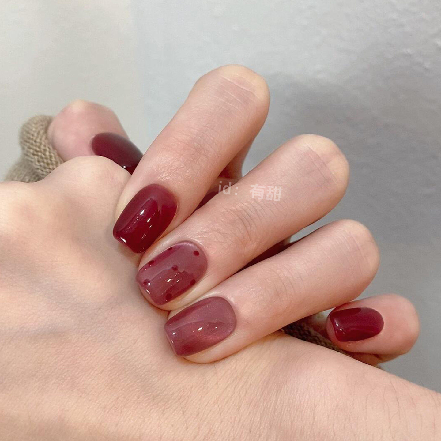 红色穿戴甲秋冬高级感波点猫眼指甲贴片2025新款手工短款穿戴美甲,彩妆/香水/美妆工具,穿戴甲/甲片,淘宝优惠券,粉丝福利购,淘宝优惠卷