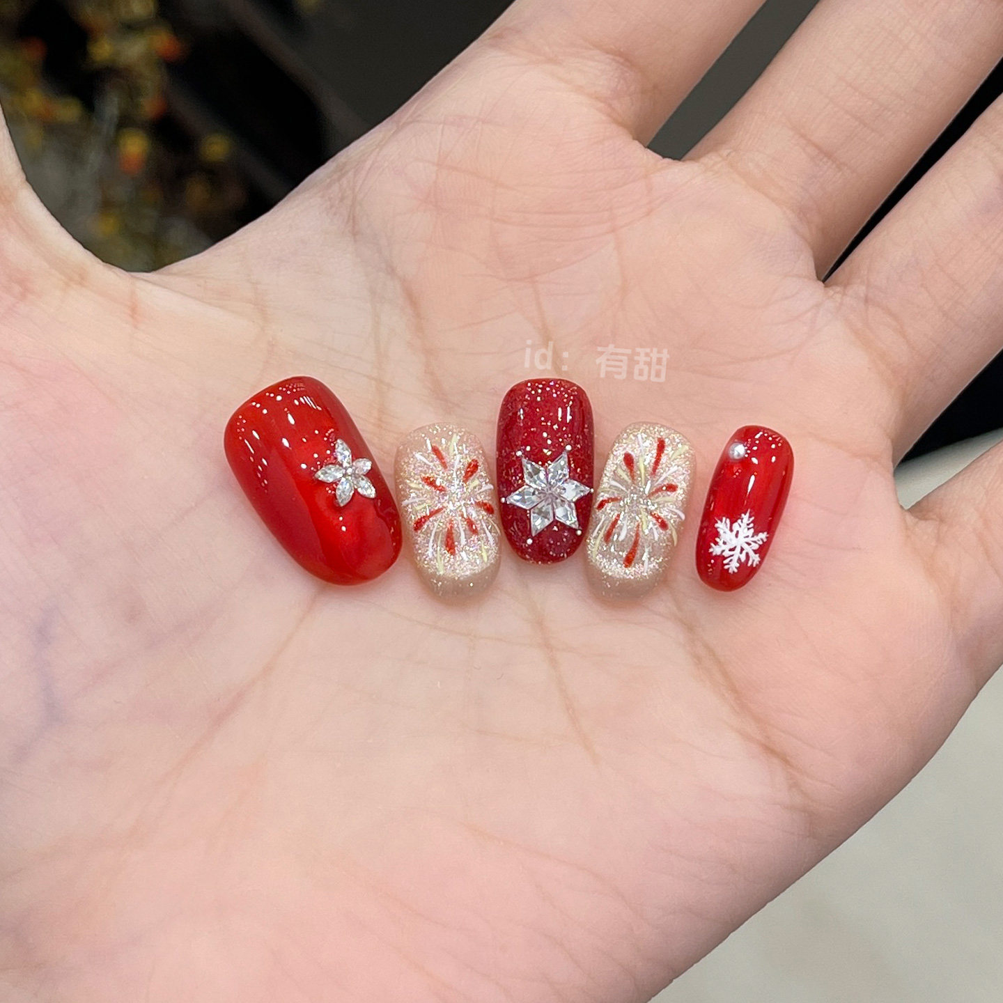红色猫眼穿戴甲短款高级感雪花穿戴美甲2025新款手工烟花指甲贴片,彩妆/香水/美妆工具,穿戴甲/甲片,淘宝优惠券,粉丝福利购,淘宝优惠卷