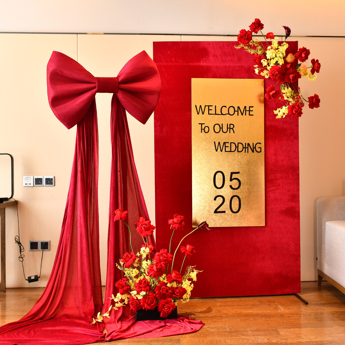 轻奢红丝绒婚庆迎宾板婚礼WELCOME水牌仿真花艺套装酒店拍照立牌