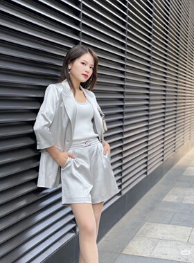 歌家女装   浅灰色短裤 EWF332K01200