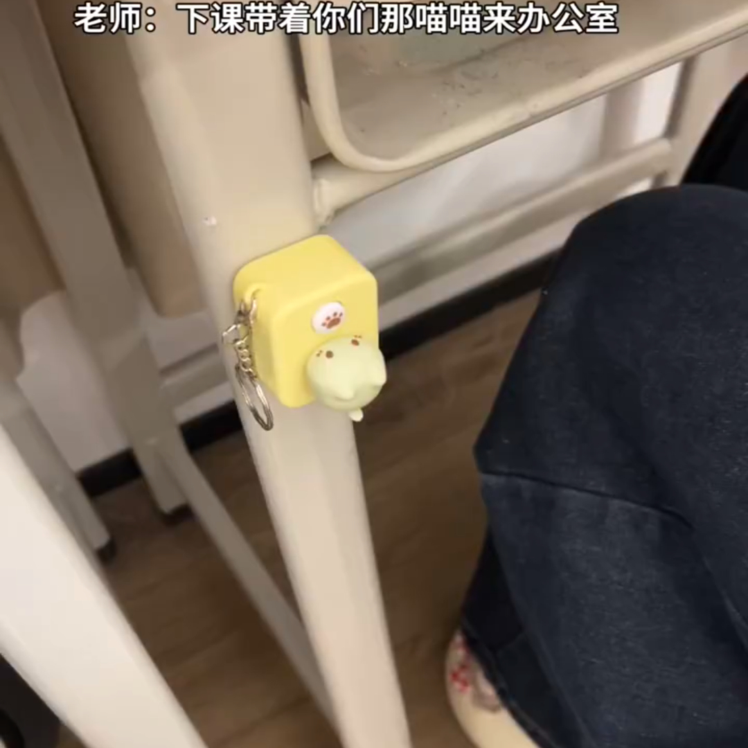 会发声的猫咪插座创意玩具钥匙扣