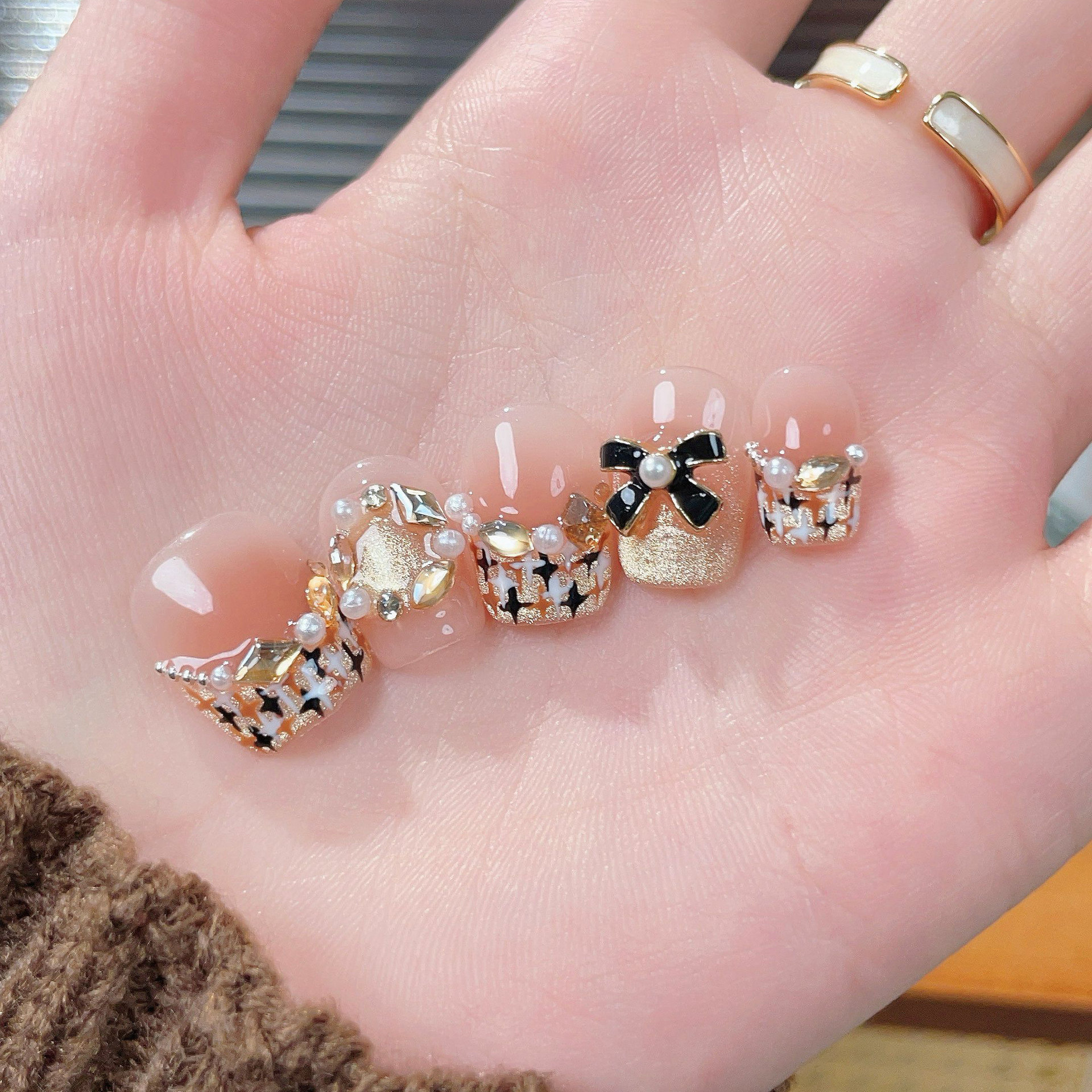 秋冬上新纯手工猫眼穿戴甲高级感精品小香风珍珠腮红美甲假指甲