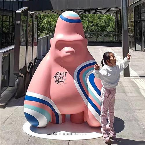 玻璃钢卡通雕塑形象设计组合网红公仔商业街玻璃钢美陈装饰摆件