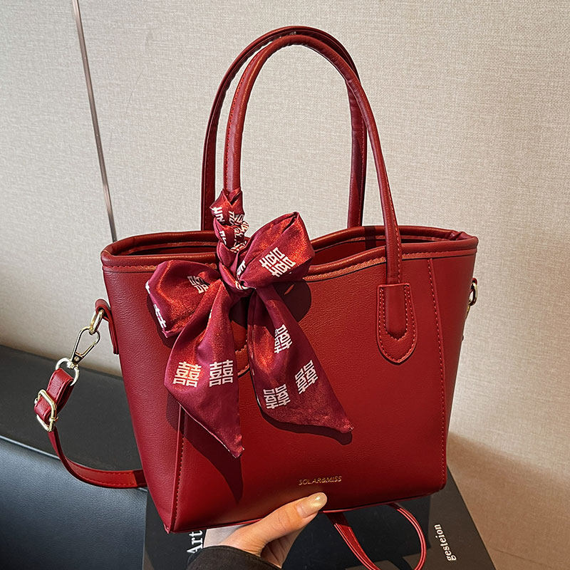 高级感大容量红色包包女包2025新款时尚百搭斜挎包新娘手提包婚包