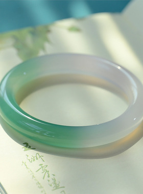 远山黛半山半水11毫米天然白玛瑙手镯渐变绿玉髓圆条文艺时尚玉镯