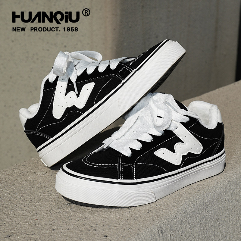 环球黑白厚底帆布鞋女款2026春季新款经典校园休闲女鞋软底滑板鞋