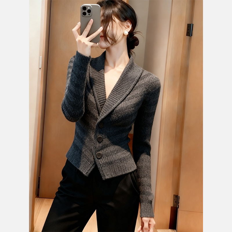 灰色条纹毛衣女秋高端时髦洋气小香风巨好看轻熟气质掐腰针织上衣