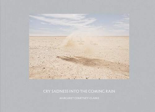 现货 Margaret Courtney-Clark: Cry Sadness into the Coming Rain 玛格丽特考特尼克拉克镜头下的纳米比亚 景观社会纪实摄影集 - 封面