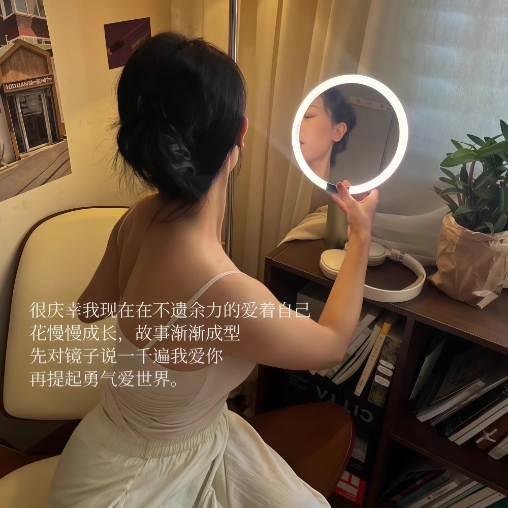 新款桌面网红梳妆台led带灯充电