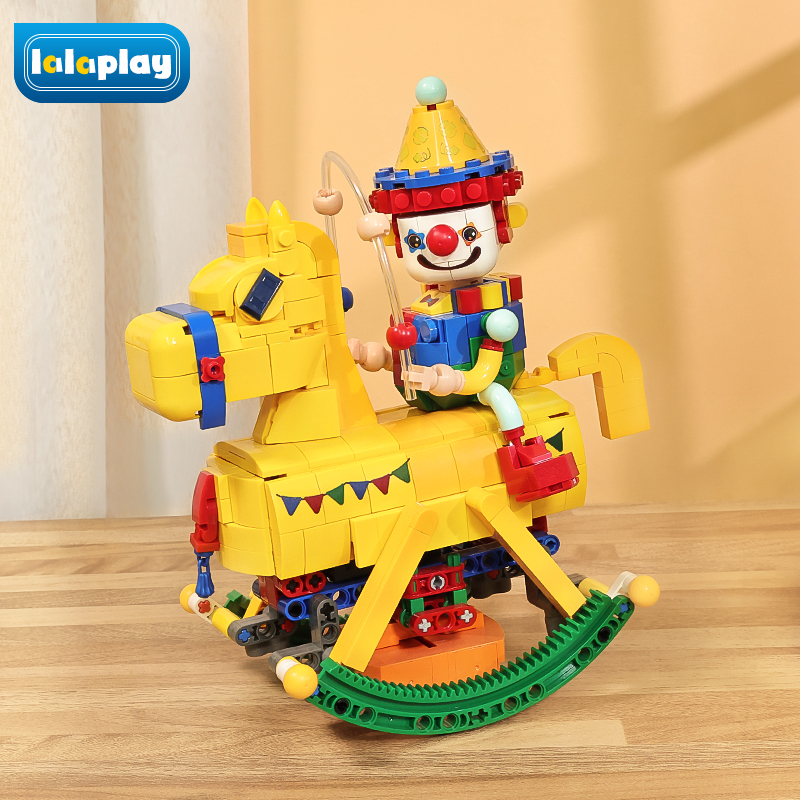 潮玩小丑摇木马拼装积木