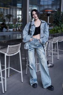 上衣潮烫钻直筒裤 2026春季 百搭显瘦牛仔外套女休闲短款 时尚 潮 新款