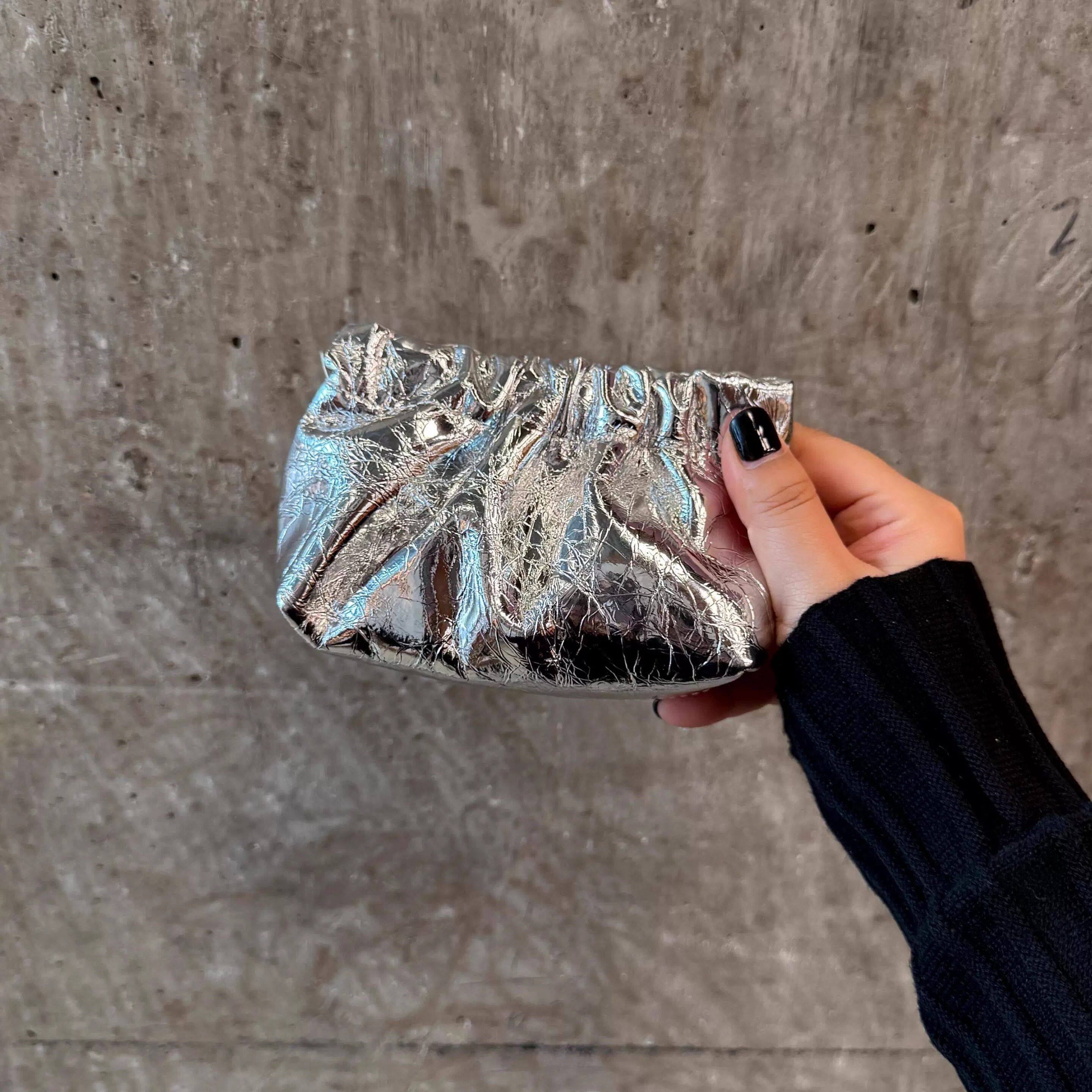 银色迷你云朵收纳包爆裂纹油蜡牛皮零钱包耳机口红随身便携手拿包,箱包皮具/热销女包/男包,手拿包,淘宝优惠券,粉丝福利购,淘宝优惠卷