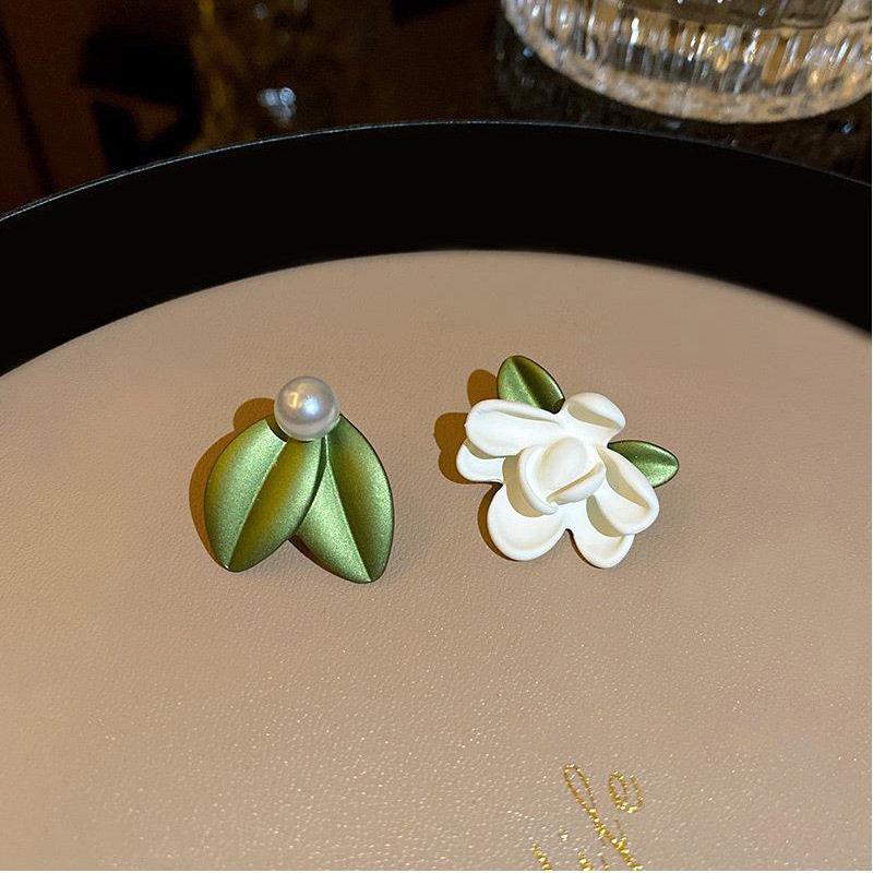 Tiny Sylvie 栀子花珍珠耳钉女高级轻奢不对称耳环
