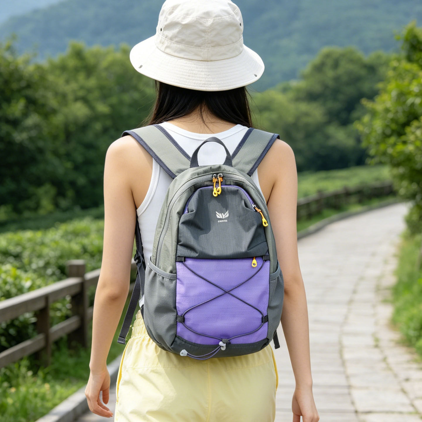 户外休闲小背包轻便旅行出游图片