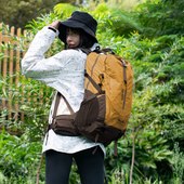 户外徒步登山包女双肩轻便背包专业轻量化悬浮背负防水双肩包40升