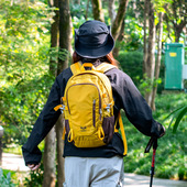 户外双肩包女旅游轻便高颜值登山小背包20升短途旅行包2024轻量化