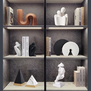 北欧创意摆件简约现代抽象人物雕塑办公室客厅电视柜酒柜软装饰品
