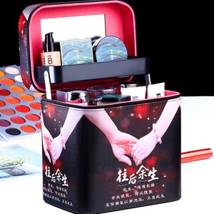 新款超火网红大容量化妆品收纳盒箱学生桌面化妆包收纳包小便携式