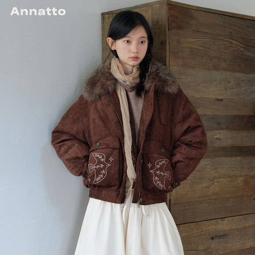 ANNATTO【10/20 20:00】复古麂皮毛领罗纹飞鸟线绣刺绣羽绒服外套