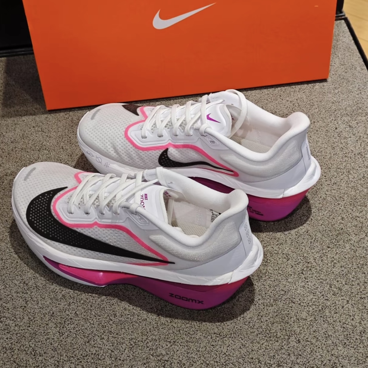 Nike Zoom Fly 6 防滑耐磨舒适低帮圆头厚底支撑跑鞋FN8455-101吴